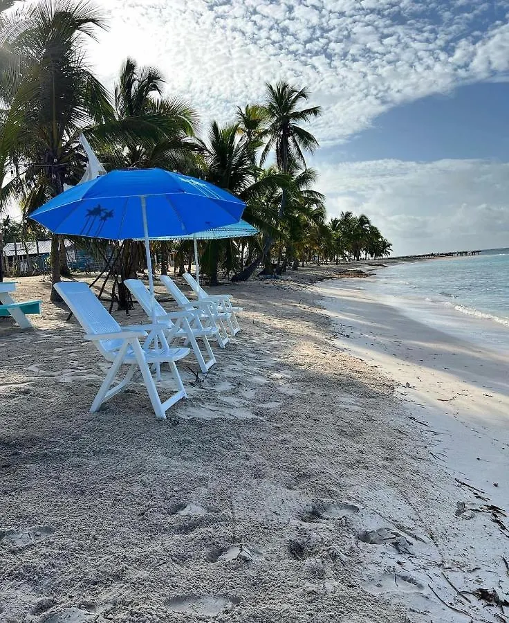 Casa Rosada Beach Front Мано-Хуан 4*,