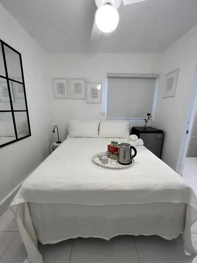 Casa Rosada Beach Front Мано-Хуан Отель