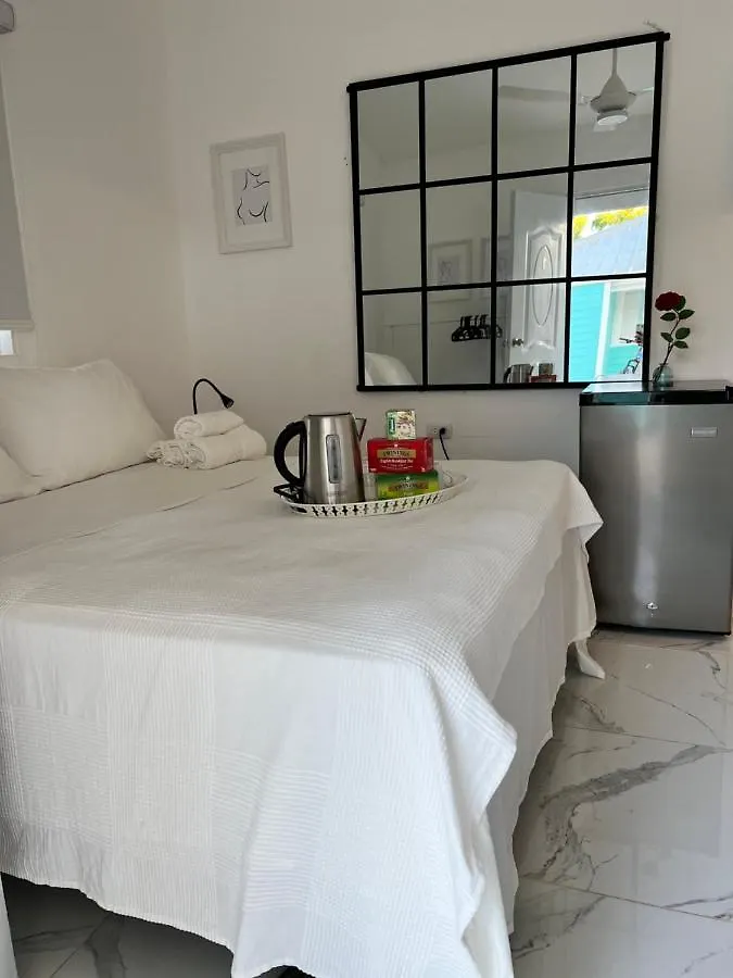 Casa Rosada Beach Front Мано-Хуан Отель