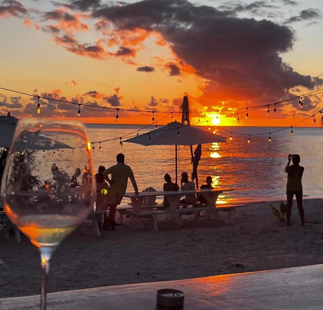 Отель Casa Rosada Beach Front Мано-Хуан
